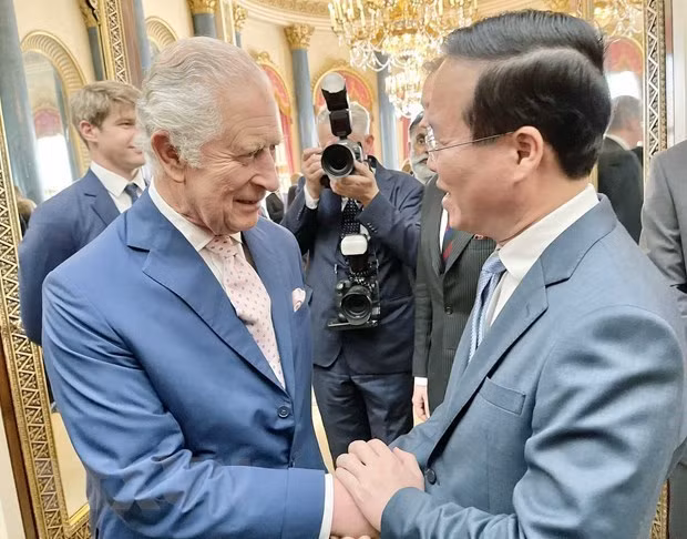 越南国家主席武文赏与英国国王查尔斯三世。 越南国家主席武文赏与英国国王查尔斯三世。