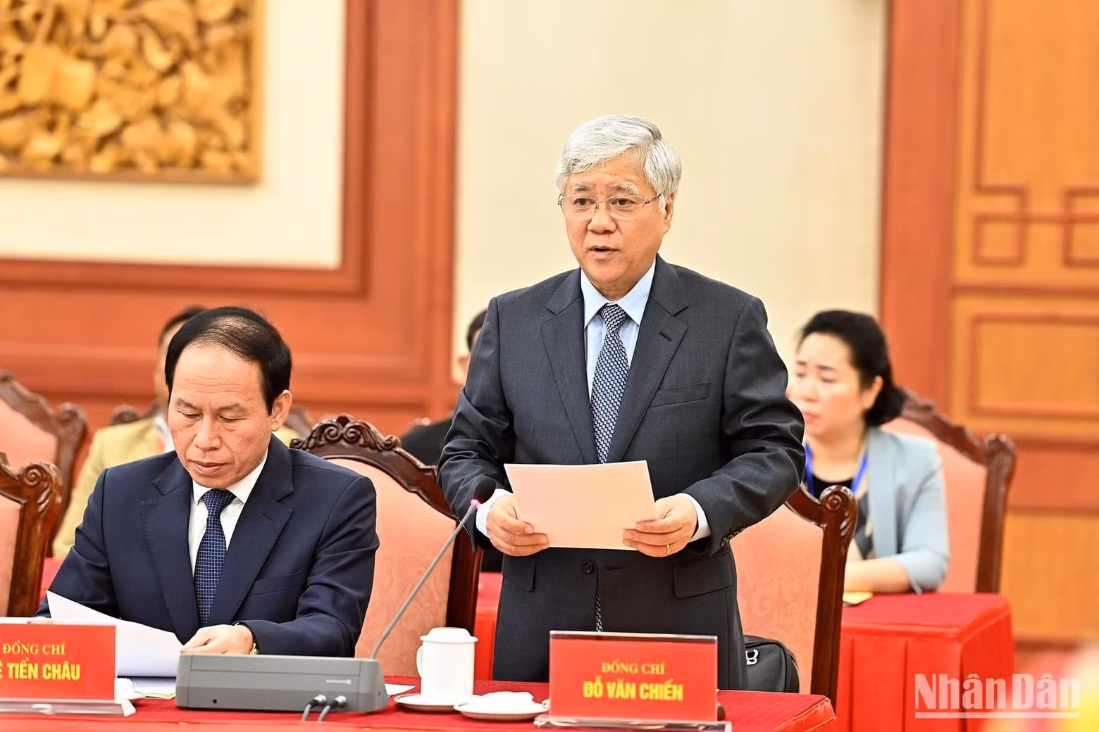 越南祖国阵线中央委员会主席杜文战发表讲话。