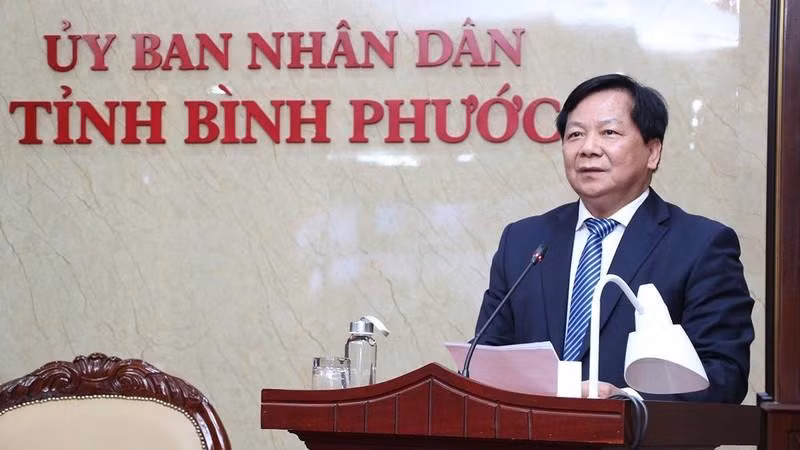 平福省人委会副主席陈文眉在会上发表讲话。