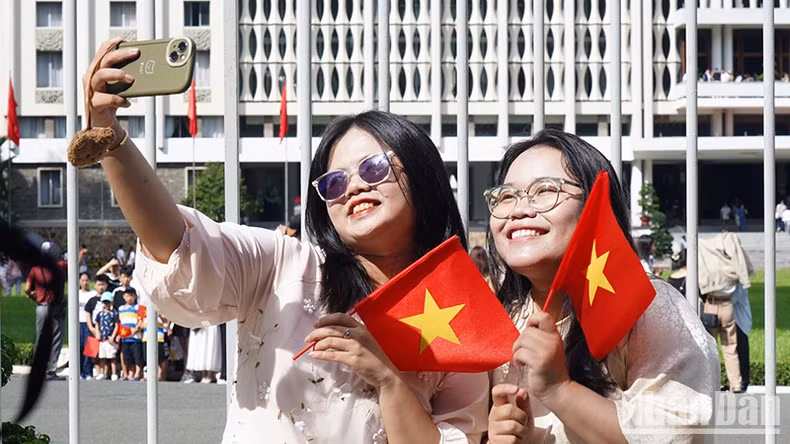 位于胡志明市市中心的统一宫具有重要历史意义,是许多年轻人在九·二国庆假期来参观的地方。 位于胡志明市市中心的统一宫具有重要历史意义,是许多年轻人在九·二国庆假期来参观的地方。