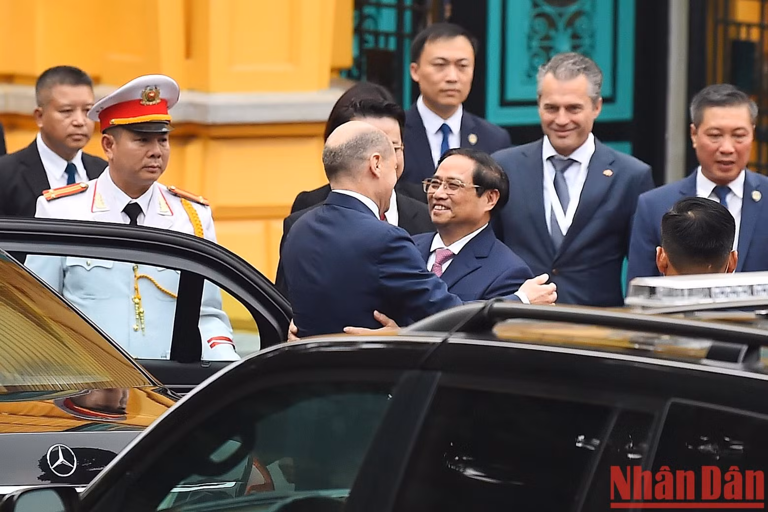 越南政府总理范明正欢迎德国总理奥拉夫·朔尔茨对越南进行正式访问。