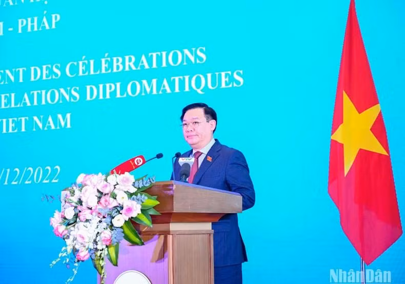 越南国会主席王廷惠在仪式上发表讲话。