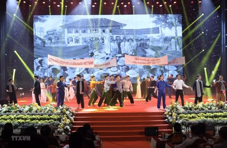 纪念已故总理武文杰诞辰100周年的艺术表演节目。