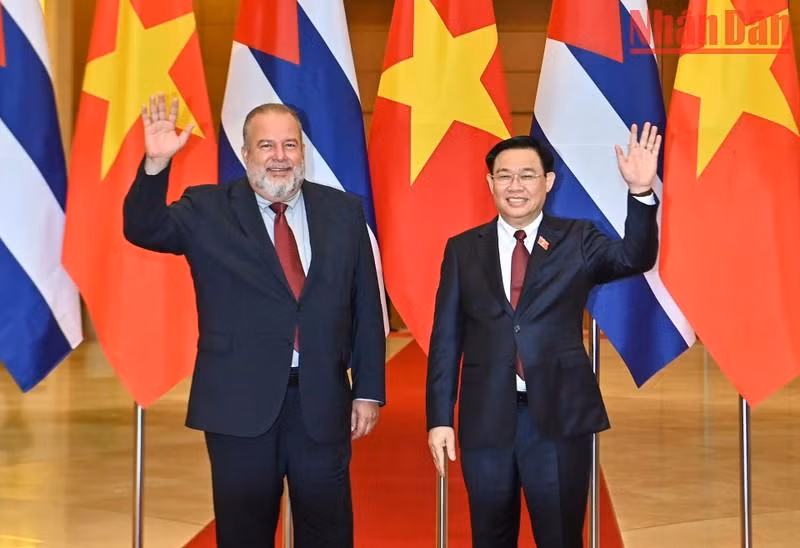 越南国会主席王廷惠与古巴总理曼努埃尔·马雷罗。