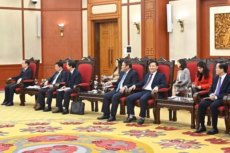 越南代表团与会。