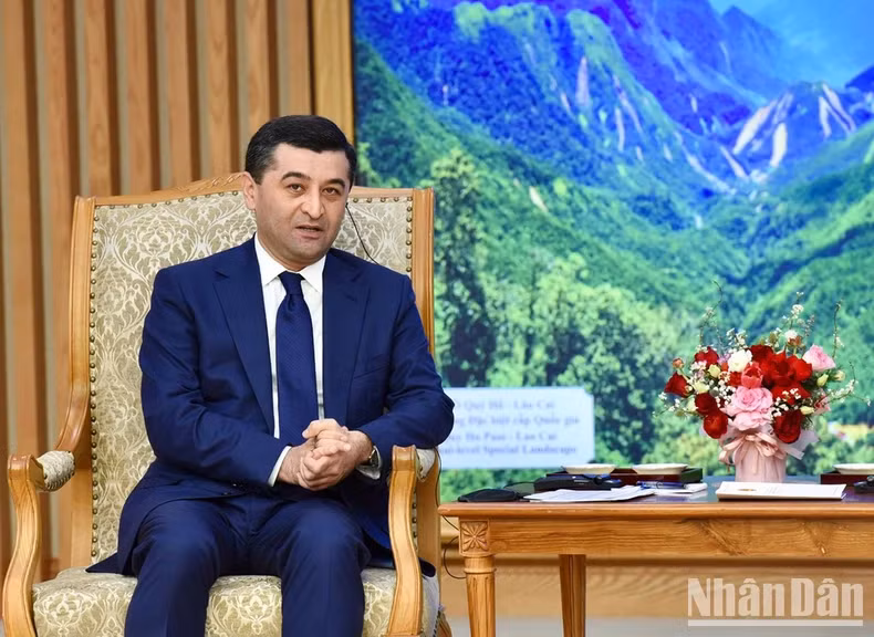 乌兹别克斯坦外交部长赛义多夫强调,乌方希望进一步深化乌越传统友谊和多方面合作关系,特别是经贸投资合作。 乌兹别克斯坦外交部长赛义多夫强调,乌方希望进一步深化乌越传统友谊和多方面合作关系,特别是经贸投资合作。