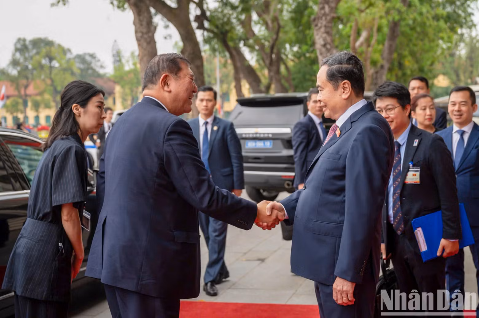 越南国会主席陈青敏会见日本首相石破茂。