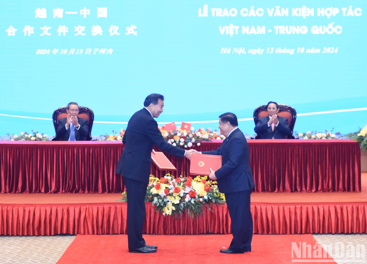 越南计划投资部与中国国家国际发展合作署签署关于《共同推进越中友谊宫维修保养项目》的合作备忘录。