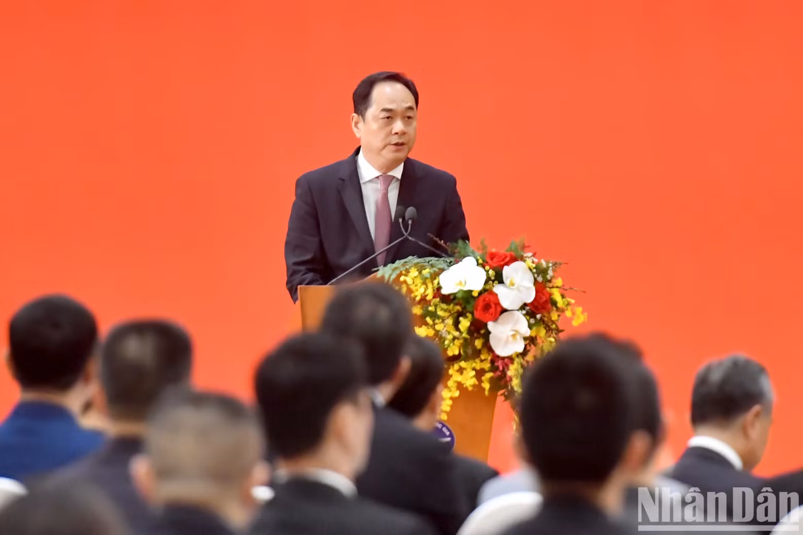 中国人民对外友好协会会长杨万明发表讲话。