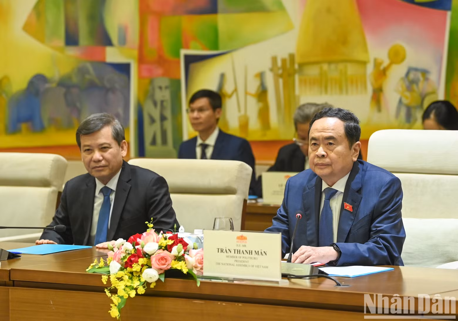 国会主席陈青敏发表讲话。