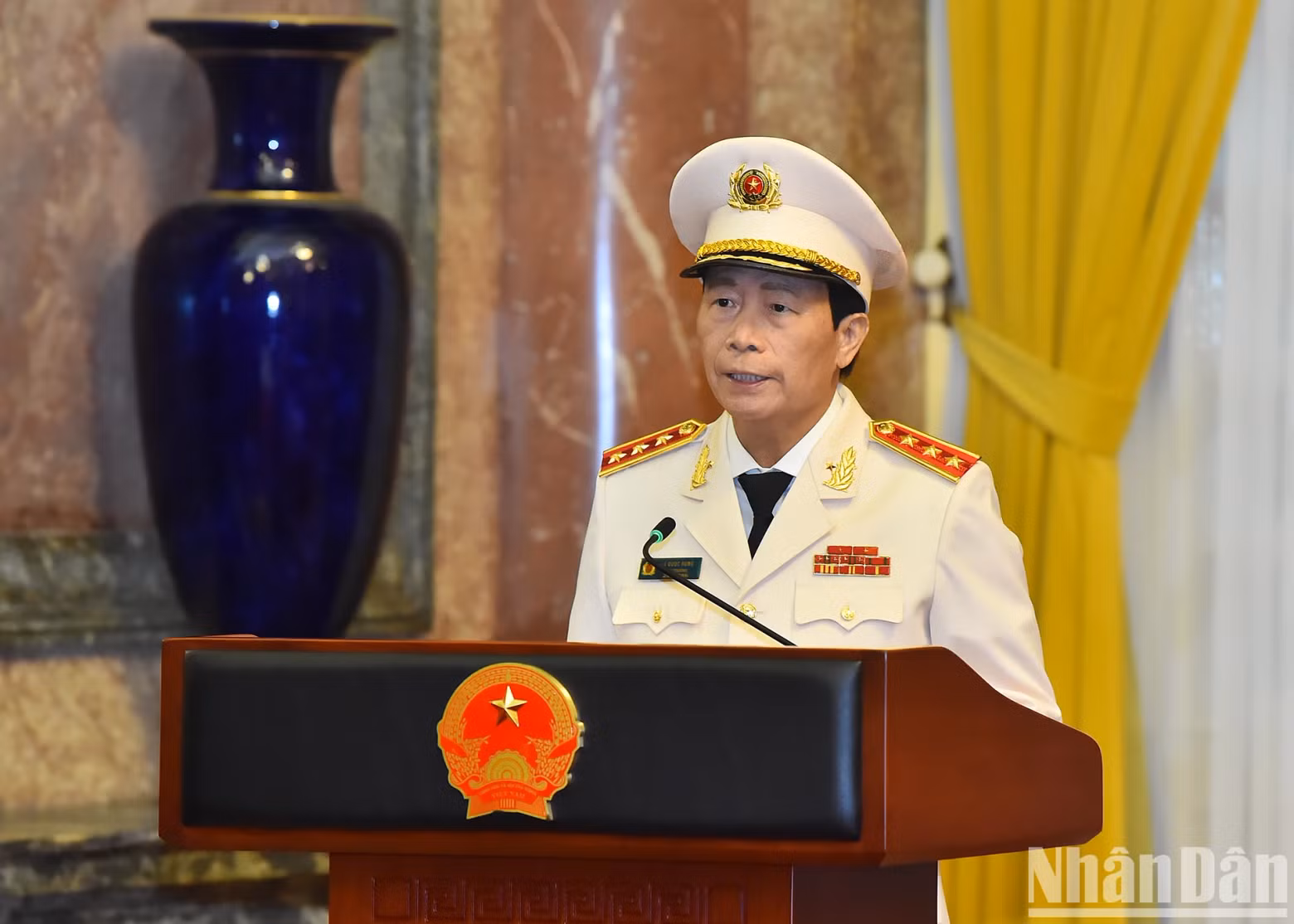 越共中央委员、公安部副部长黎国雄上将发表讲话。 越共中央委员、公安部副部长黎国雄上将发表讲话。