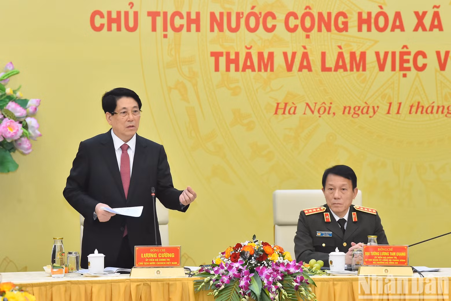 国家主席梁强发表讲话。 国家主席梁强发表讲话。