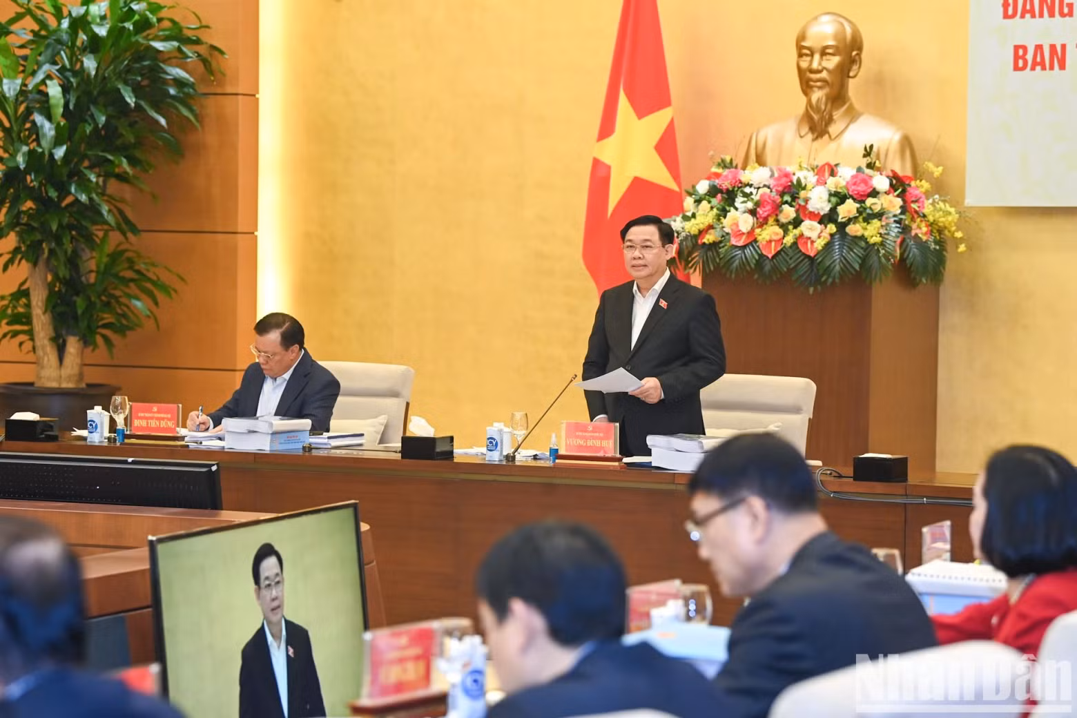 国会主席王廷惠主持会议。