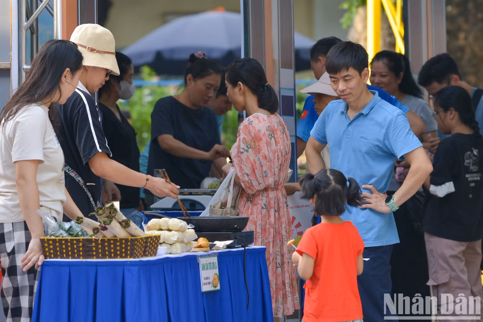 除了河内市外，此次活动还向游客介绍全国各省市美食。