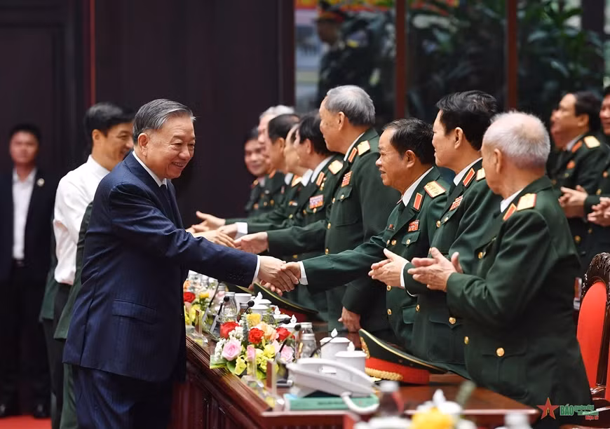 苏林总书记、国家主席和各位代表。 苏林总书记、国家主席和各位代表。