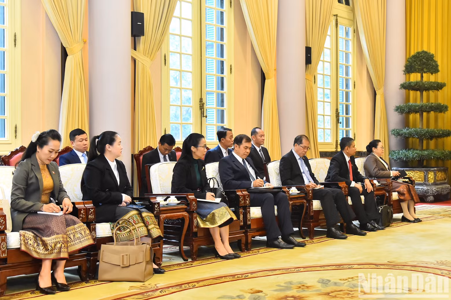 老挝外交部长通沙万·丰威汉一行。