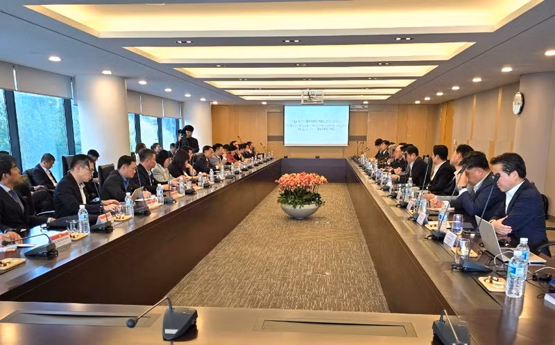 同奈省代表团同韩国晓星集团举行工作会议。 同奈省代表团同韩国晓星集团举行工作会议。