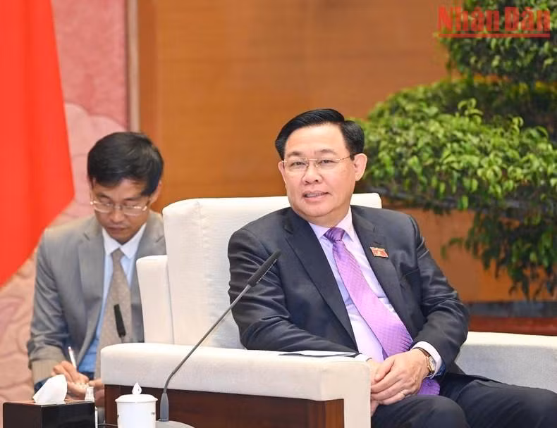 国会主席王廷惠在会见中发言。