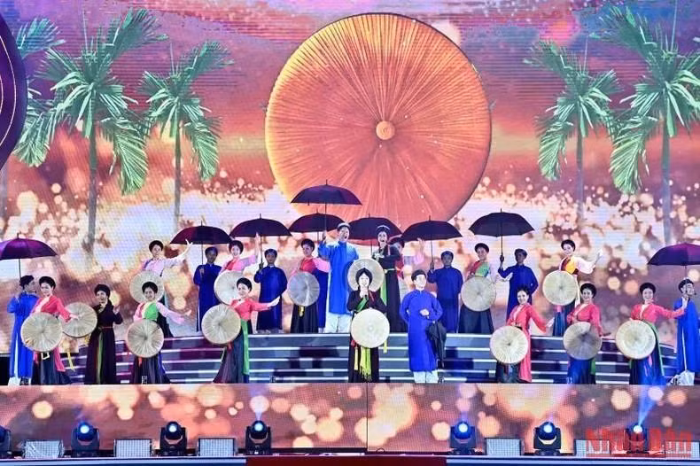 北宁官贺民歌表演节目。