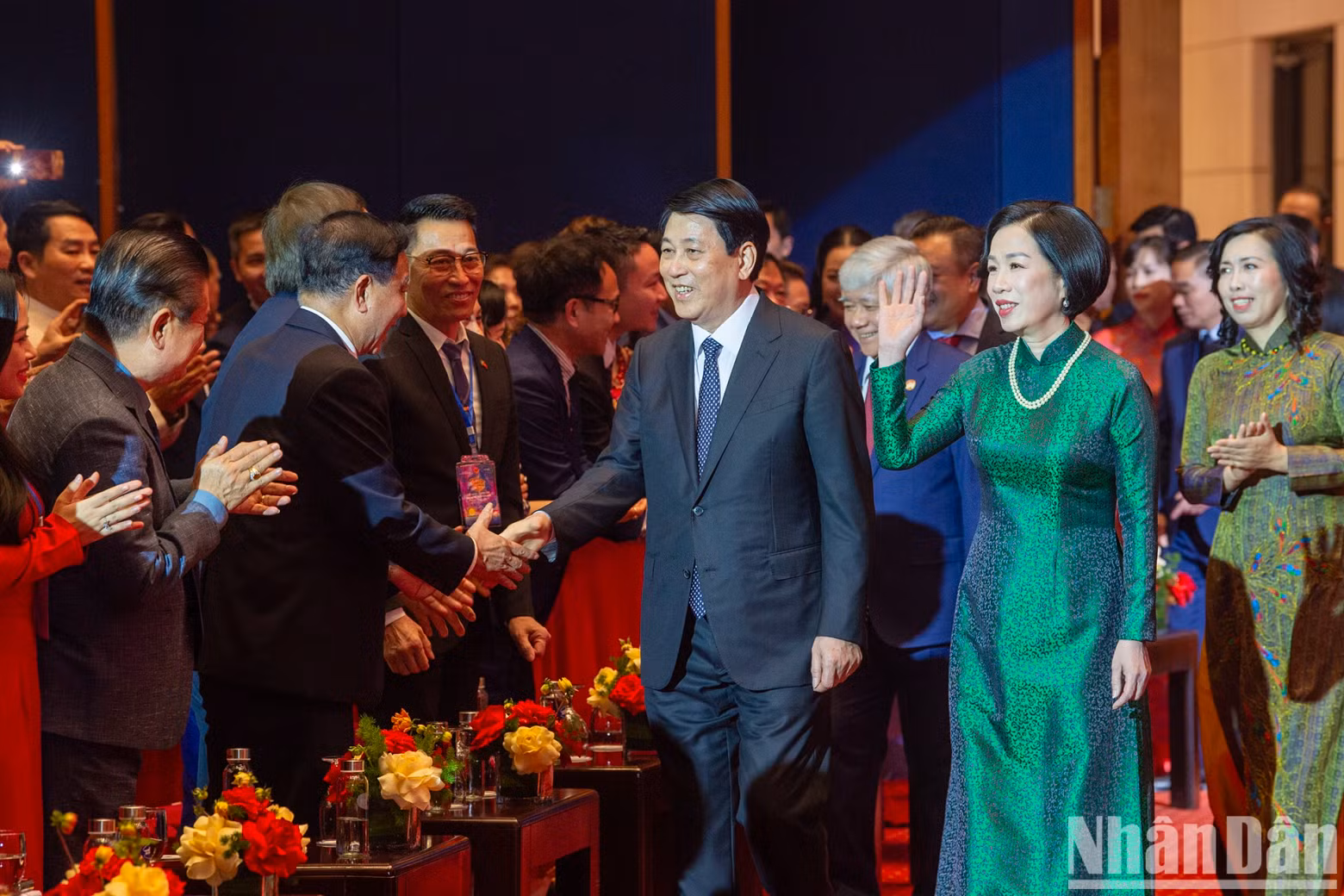 国家主席梁强和夫人以及各位代表。