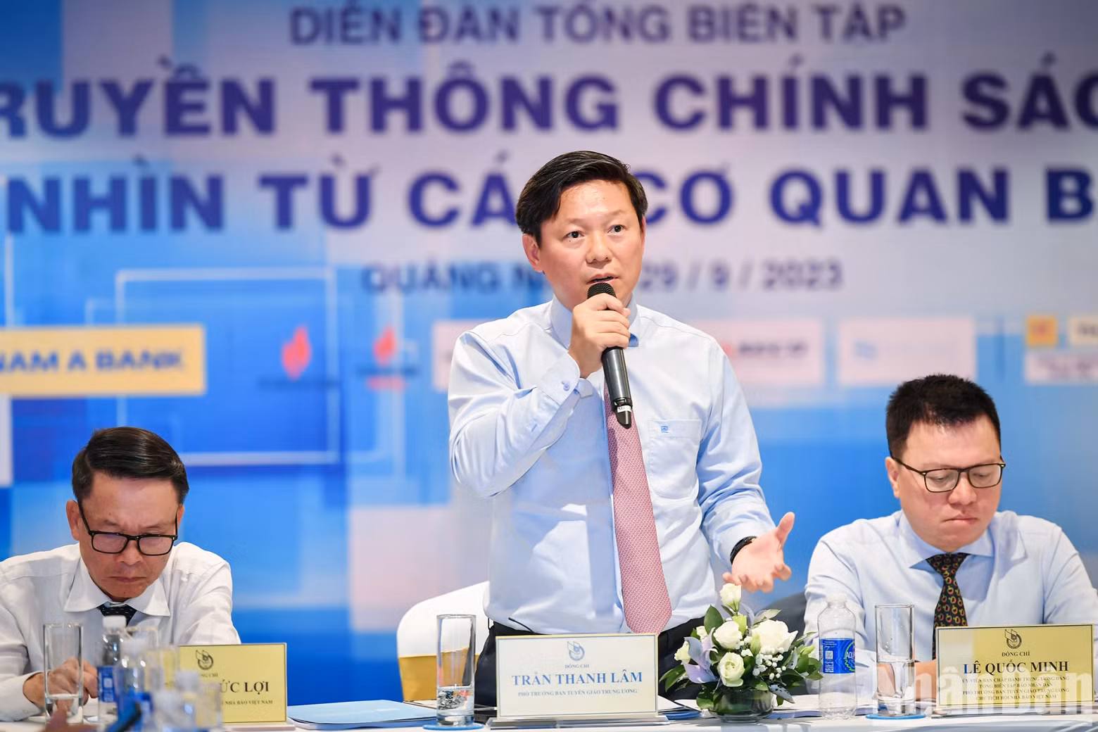 越共中央宣教部副部长陈青林在论坛上发表讲话。
