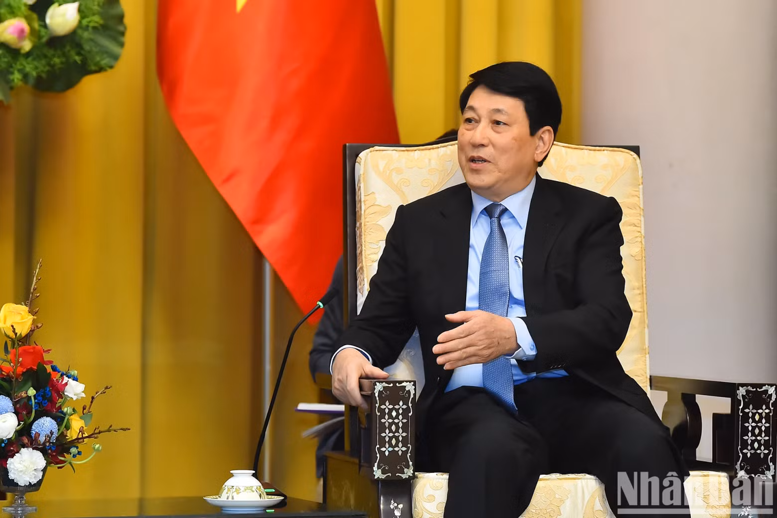 越南国家主席梁强发表讲话。