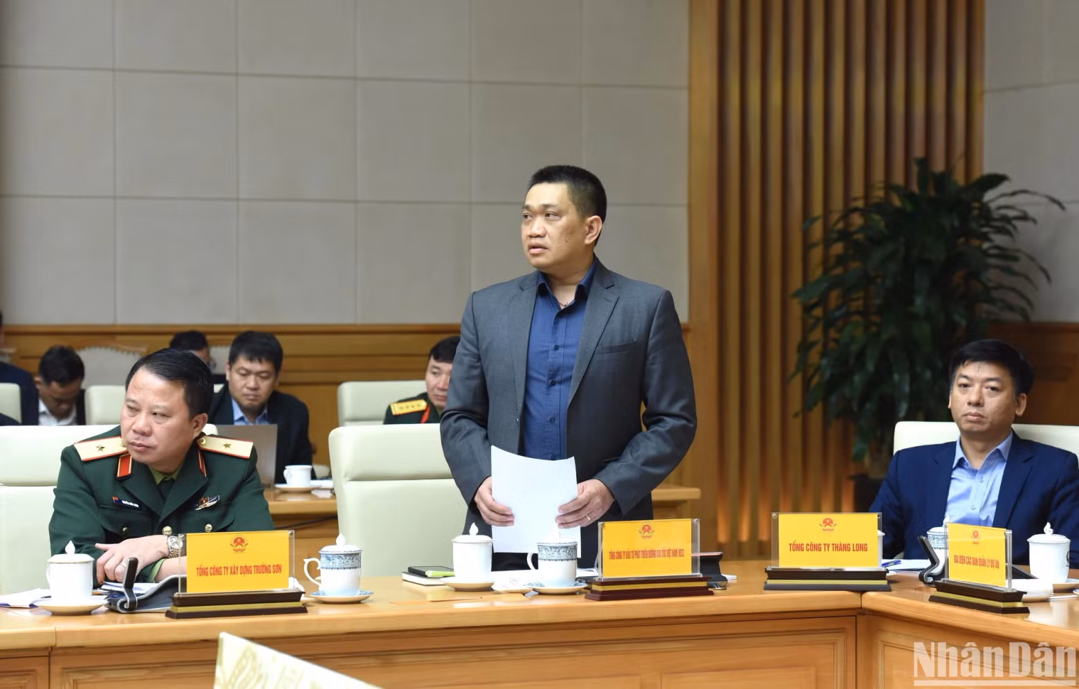 越南高速公路投资发展总公司领导发表讲话。