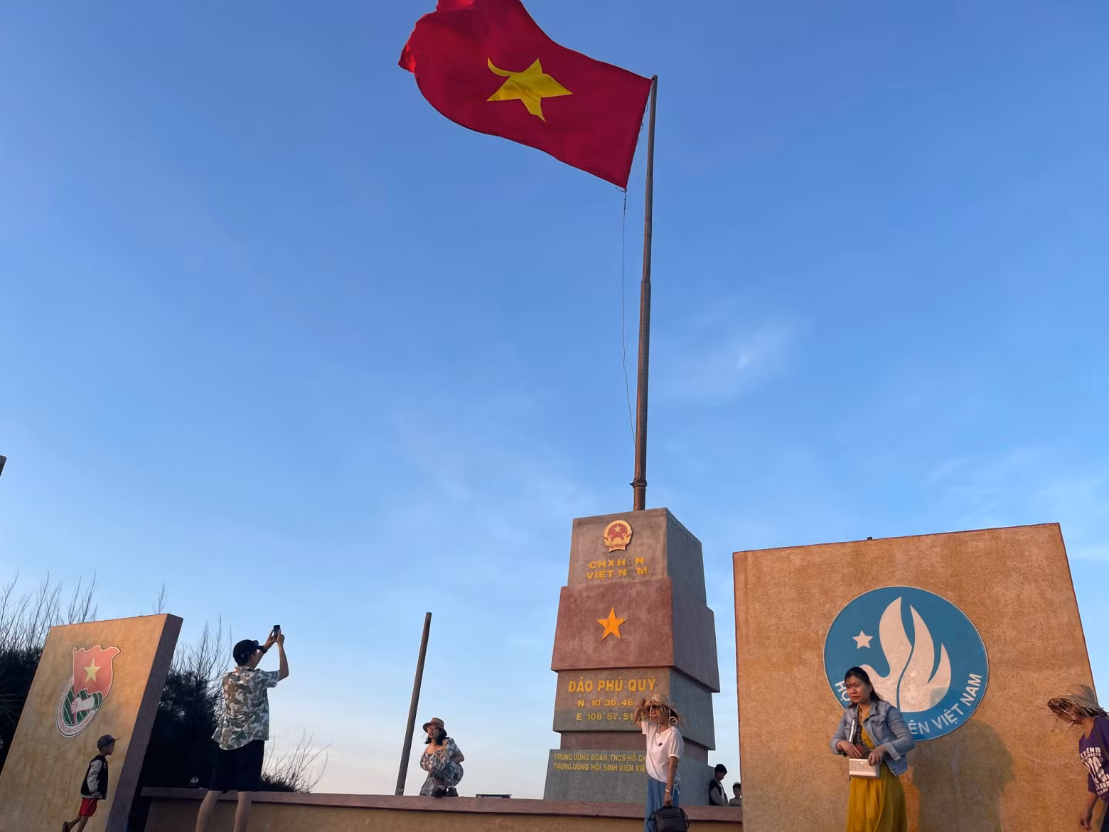 富贵旗台。
