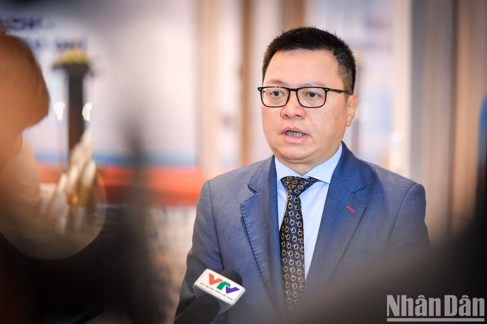 《人民报》社总编辑黎国明回答记者采访时表示：“我们要正确认识政策传播，政策宣传和政策传播有何区别。我们要了解媒体在传播、推广，将已颁发的政策带到各阶层人民，让政策进入现实生活的重要性和方式。国家管理机构、职能机构和媒体机构之间需要协调落实政策传播，有经济和技术解决方案，为媒体机构提供政策传播效果”。