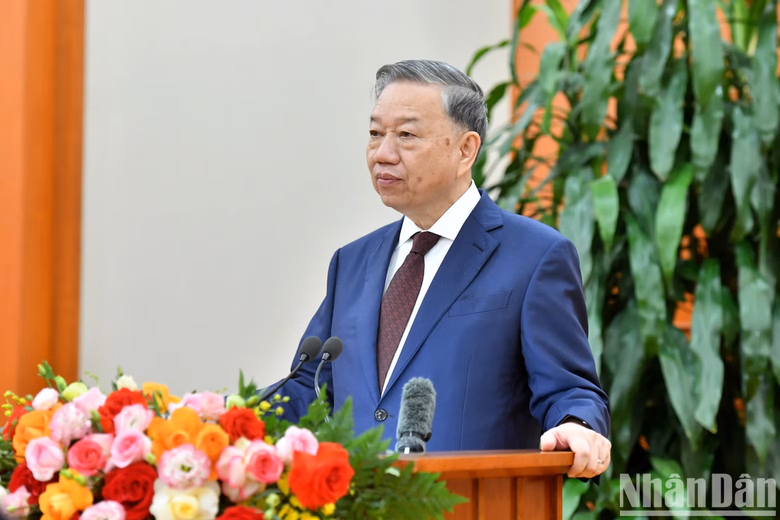 苏林总书记发表讲话。