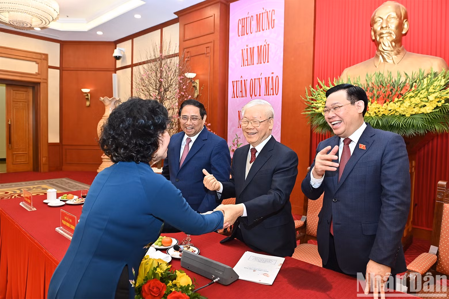 越共中央总书记阮富仲向党和国家领导、前领导拜年。（登科 摄）