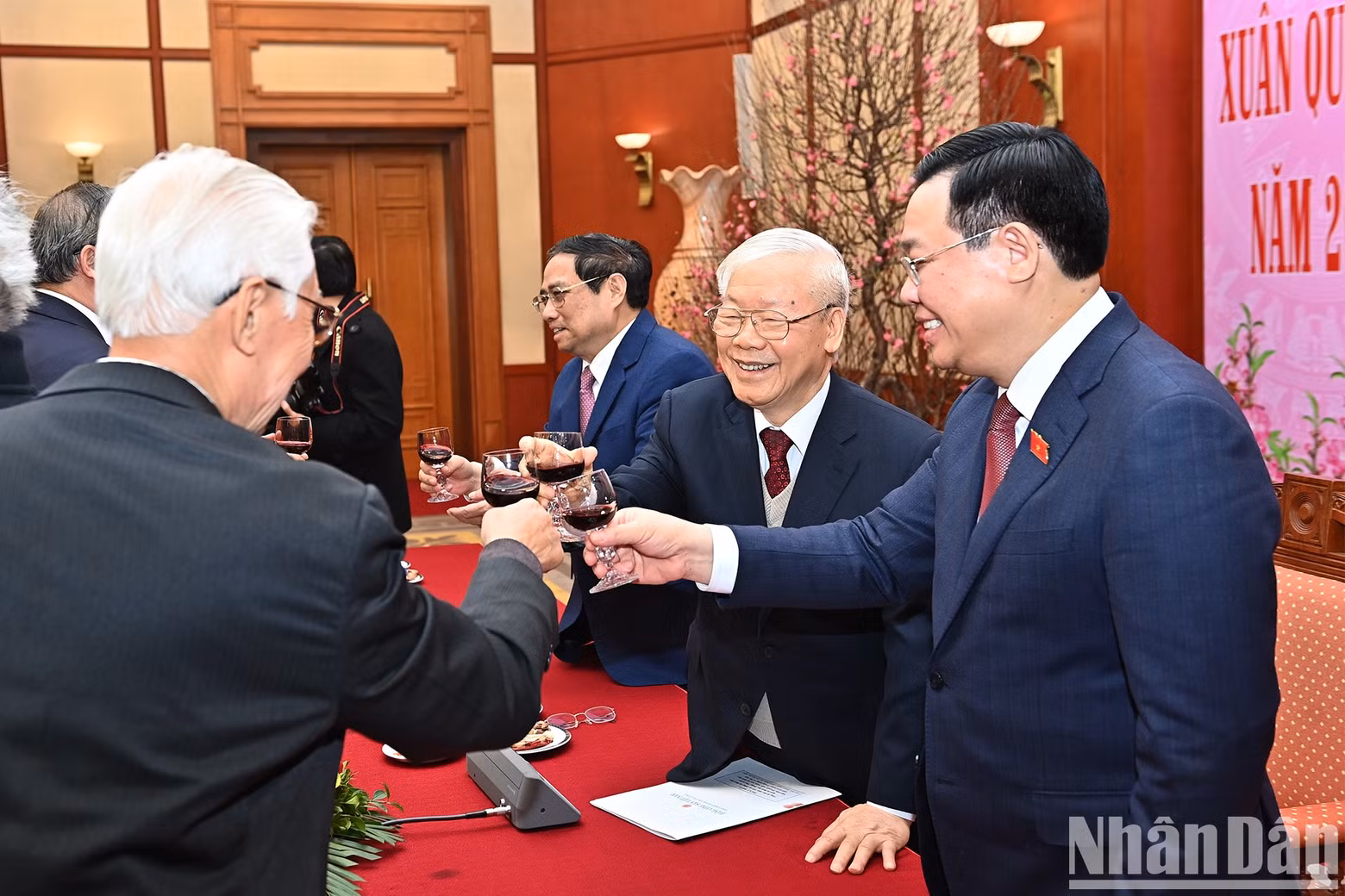 越共中央总书记阮富仲向党和国家领导、前领导拜年。（登科 摄）