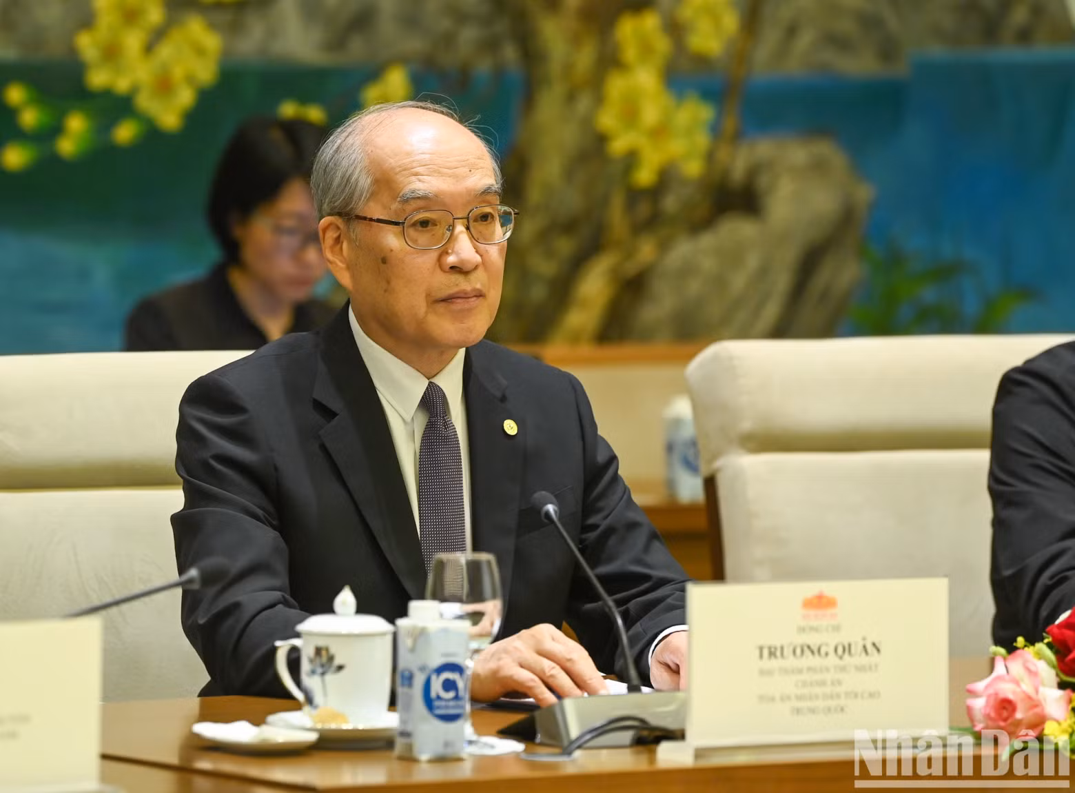 中共中央委员、中国首席大法官、中国最高人民法院院长张军发表讲话。