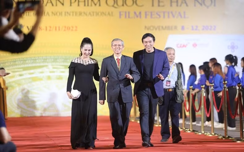 人民艺术家兰香，优秀艺人杜纪夫妇和前辈。