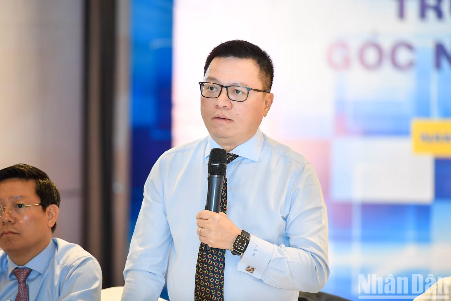 《人民报》社总编辑黎国明在论坛上发表讲话。