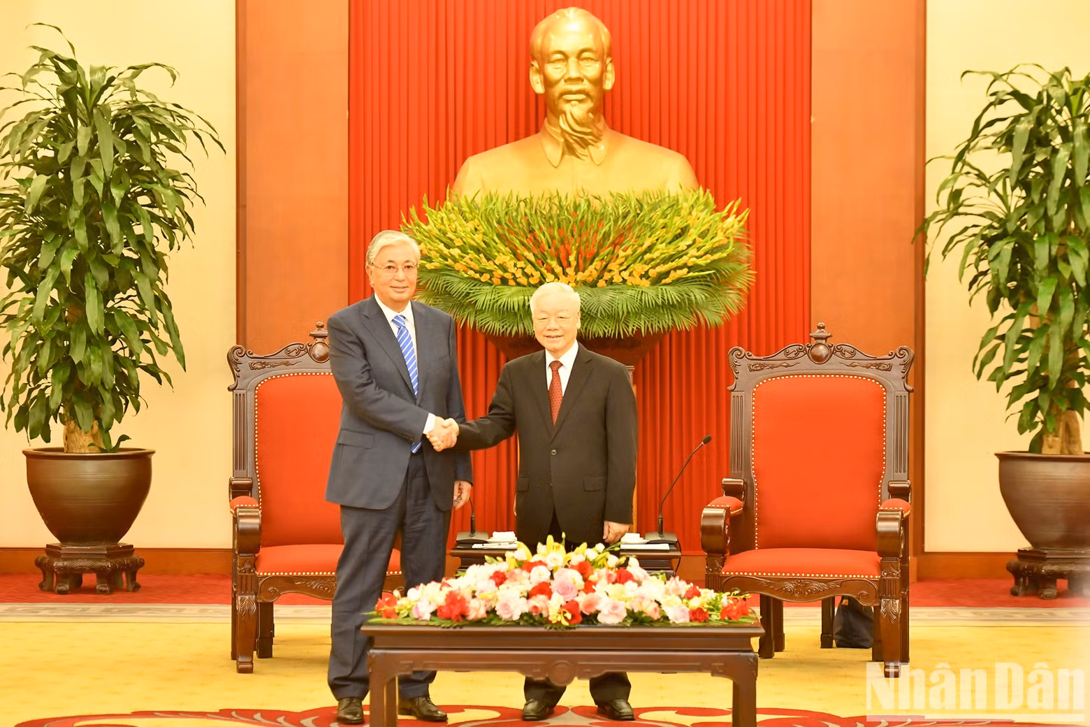 越共中央总书记阮富仲会见哈萨克斯坦总统卡瑟姆若马尔特·托卡耶夫。
