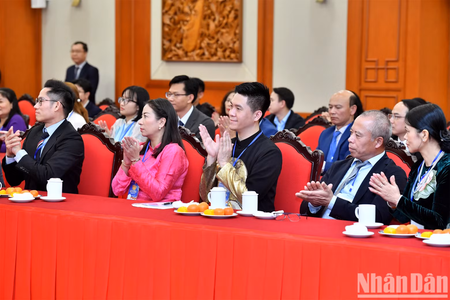 与会代表。