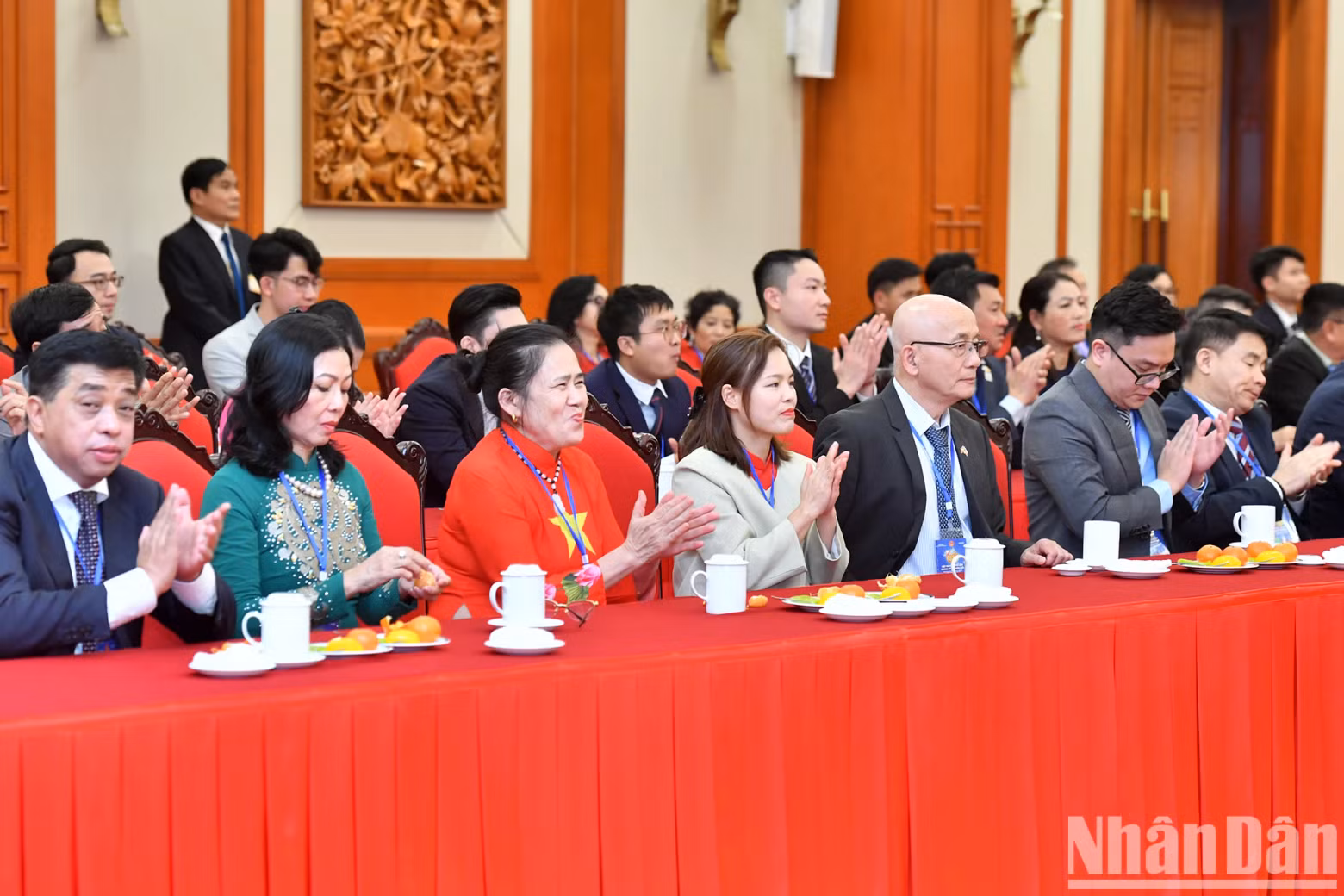 与会代表。