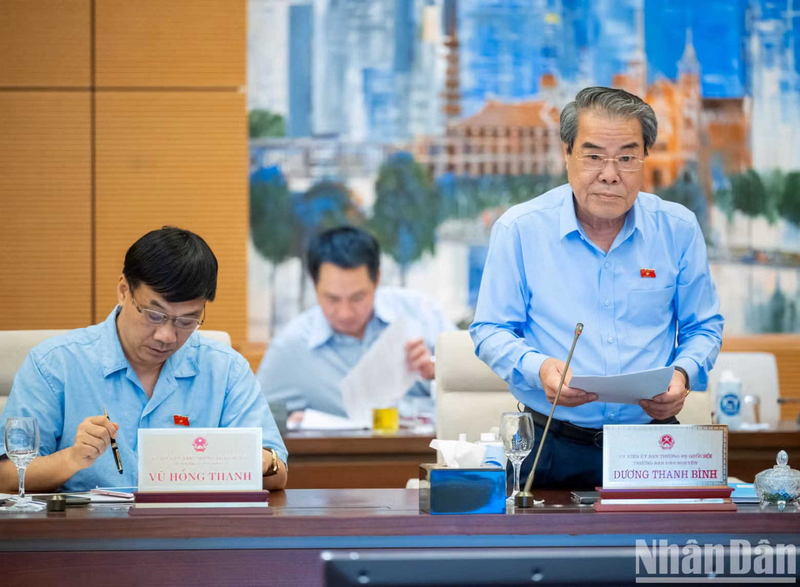 国会常务委员会民愿委员主任杨青平发表讲话。
