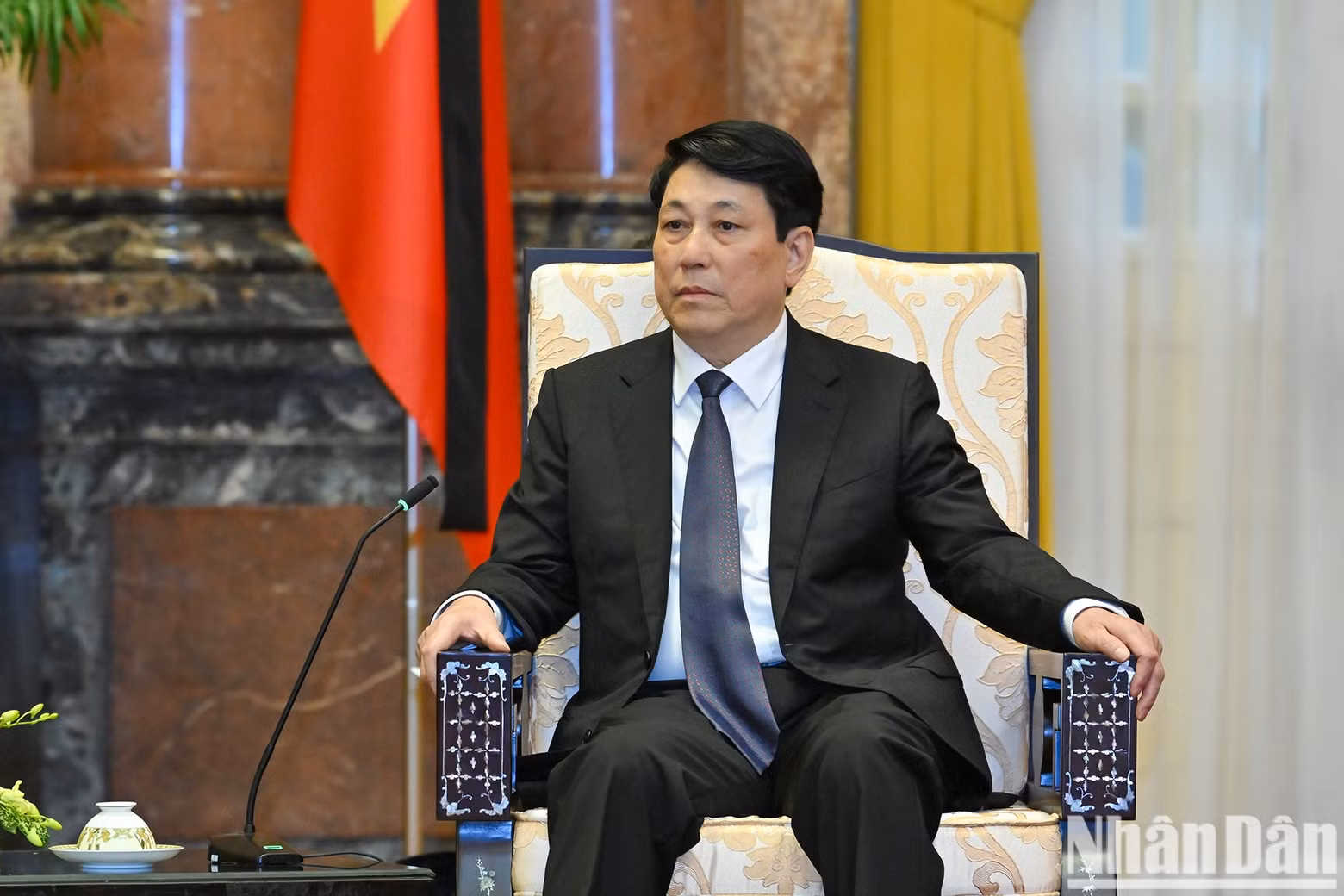 越南国家主席梁强发表讲话。