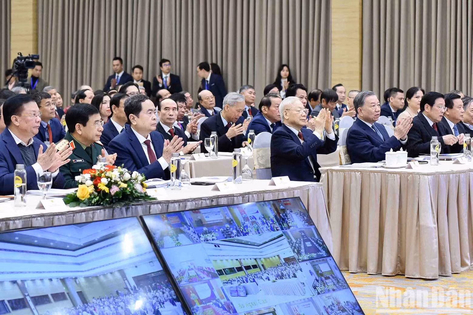 与会代表出席开幕式。