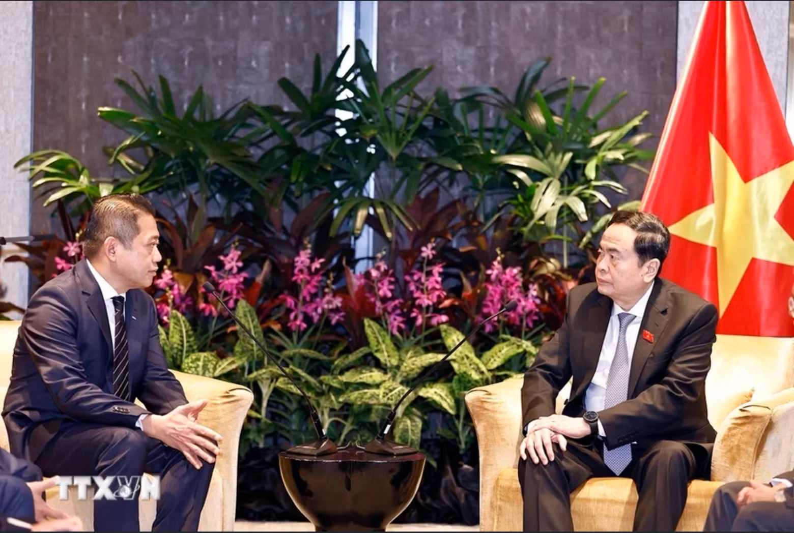 国会主席陈青敏会见吉宝集团首席财务官凯文·张。