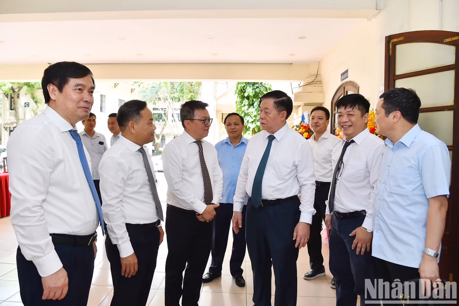 双方代表交流。