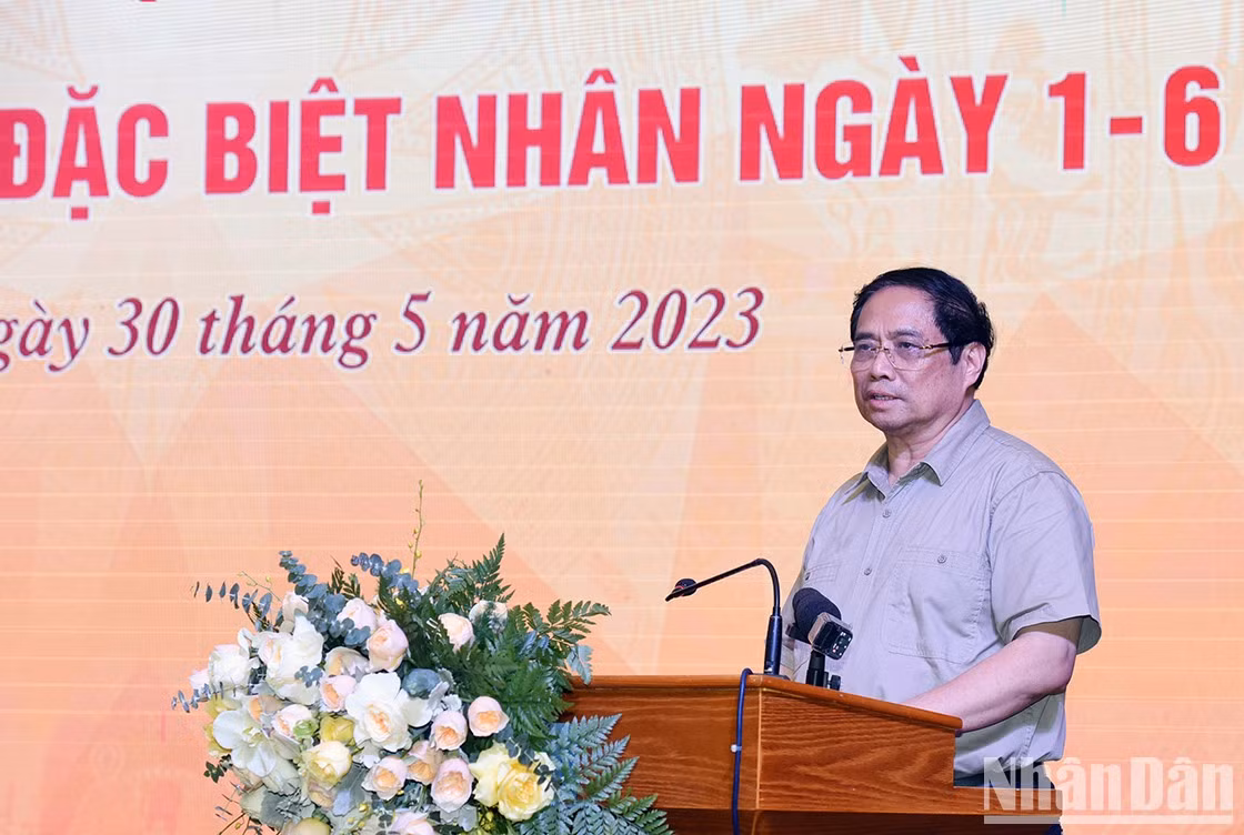 范明正总理高度评价赫尔曼·格迈纳私立中学、师生的努力和所取得的结果。 范明正总理高度评价赫尔曼·格迈纳私立中学、师生的努力和所取得的结果。