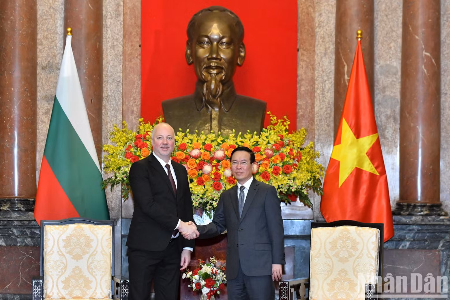 国家主席武文赏和保加利亚国民议会议长耶利亚兹科夫。