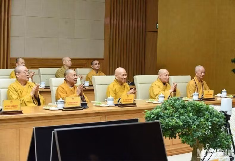 越南佛教协会代表与会。