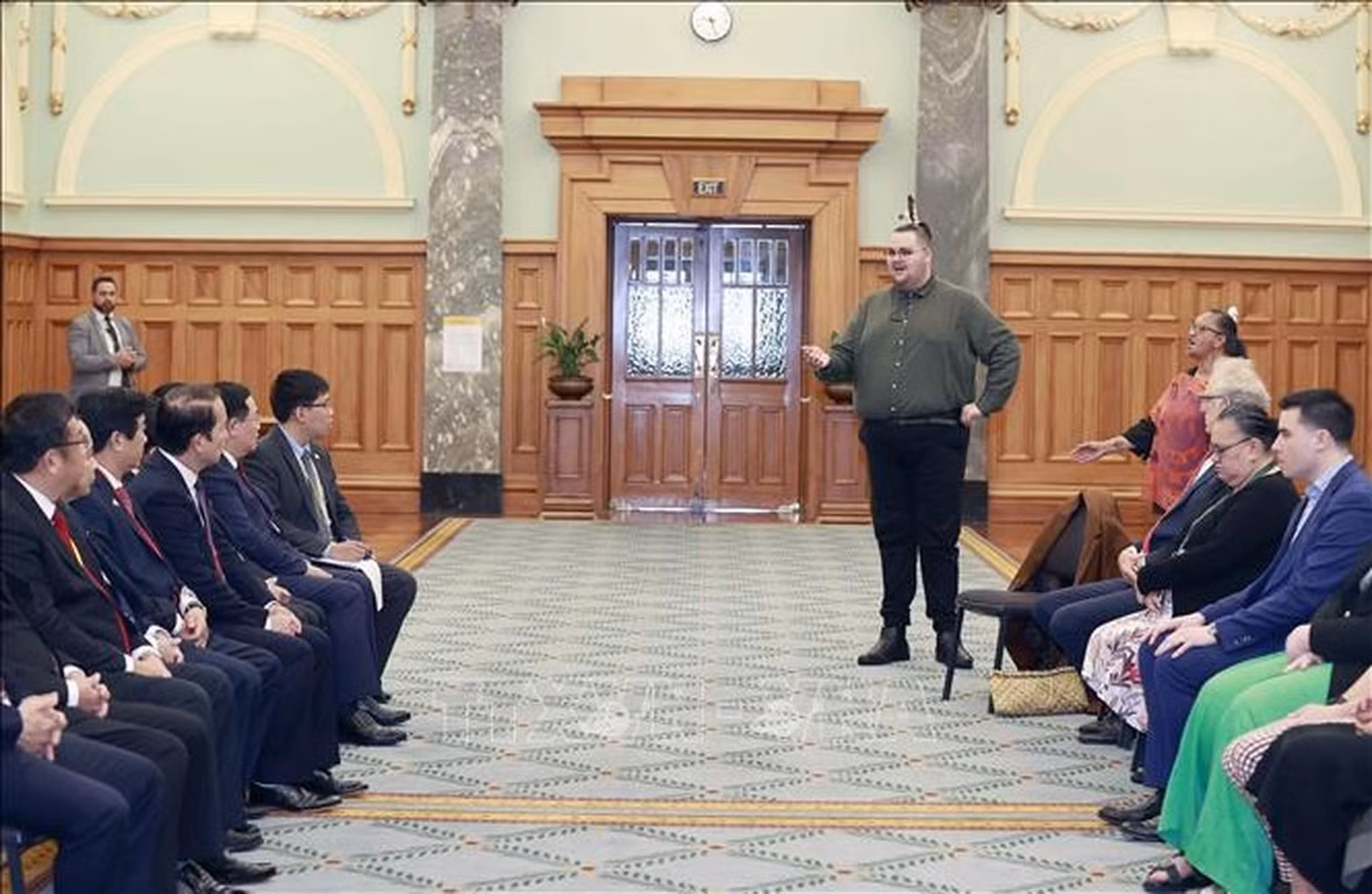越南国会主席王廷惠出席新西兰方面为他举行的毛利族传统欢迎仪式。