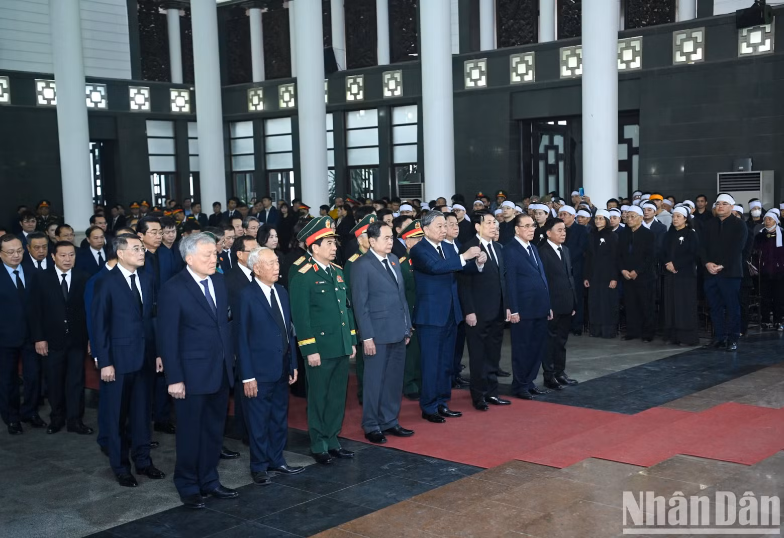 党和国家领导、前领导人吊唁阮决大将。