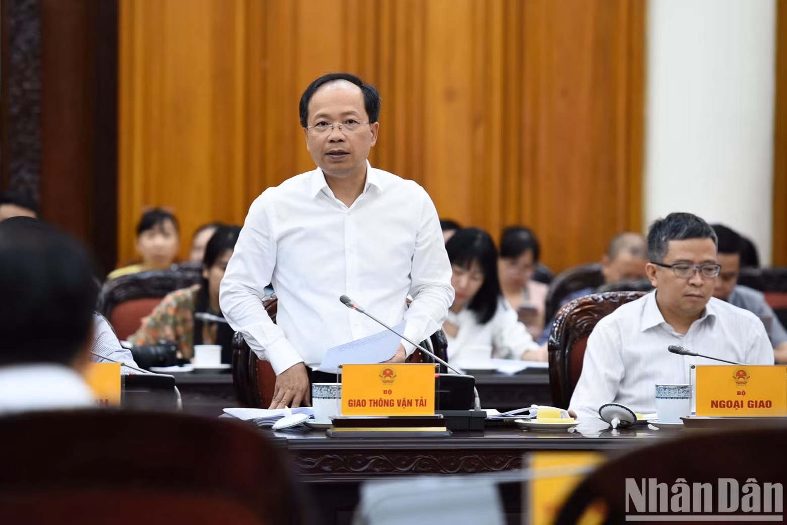 交通运输部副部长阮唯林发表讲话。