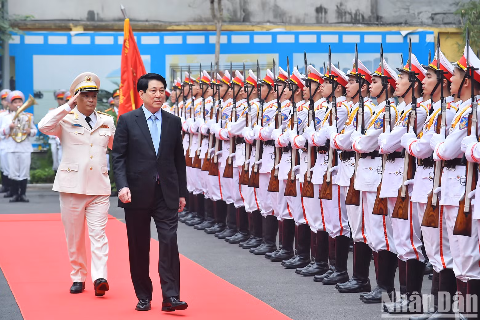 国家主席梁强走访警卫司令部。